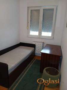 **EXTRA GARSONJERA**